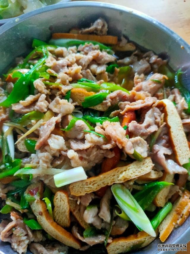 工地農(nóng)民工，必備的下飯菜，安逸