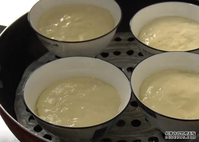 教你用4個(gè)小碗做發(fā)糕，筷子攪一攪，手不沾面，比吃面包還過癮