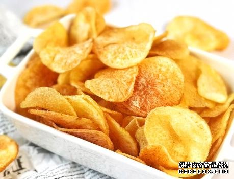 家庭炸薯片，成本不到2塊錢，金黃酥脆好吃還衛(wèi)生，學(xué)會不用買了