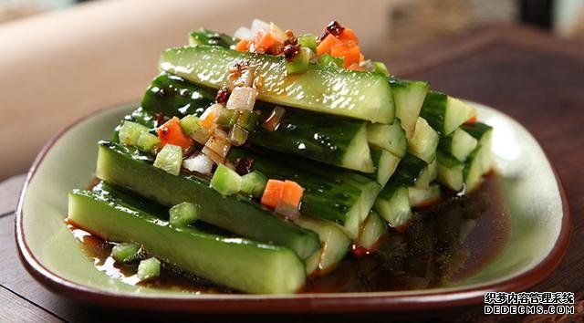 15道葷菜熱菜做法，10道涼菜下酒菜做法，簡(jiǎn)單易做，待客備用