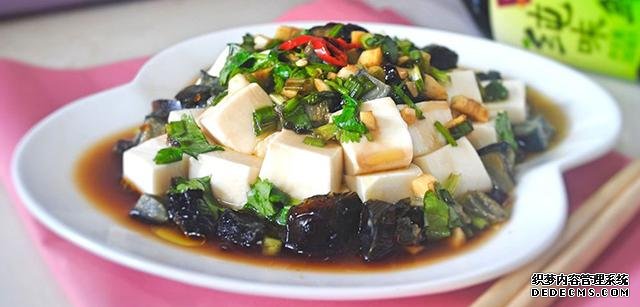 15道葷菜熱菜做法，10道涼菜下酒菜做法，簡(jiǎn)單易做，待客備用