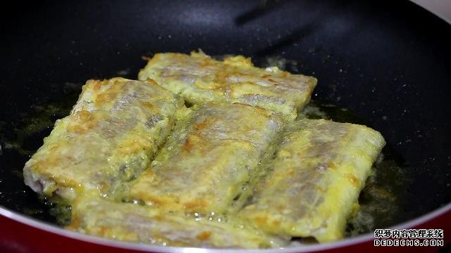 煎帶魚，加一種特別的調料，外酥里嫩，香得讓隔壁孩子饞哭了