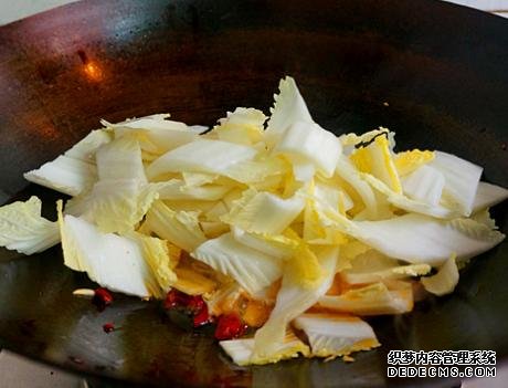 飯店做的醋溜白菜為啥好吃？學會小訣竅，自己在家做，成本2塊錢