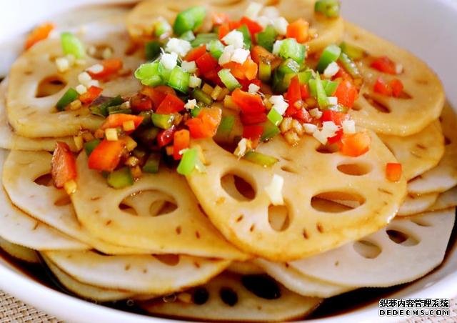 涼拌藕片好吃的正確做法，飯店大廚都在用，脆嫩可口，清爽解膩