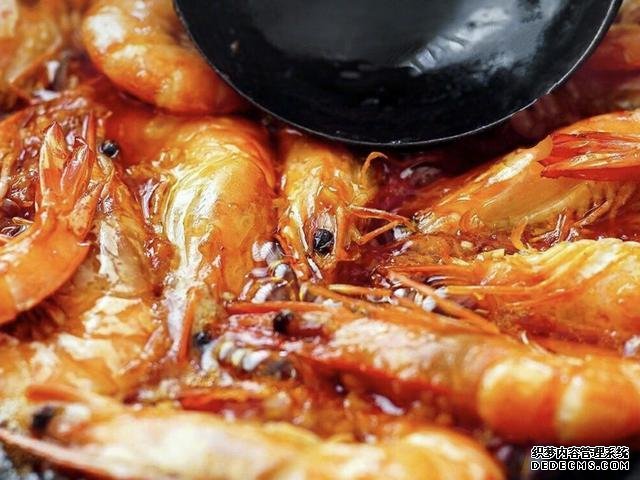 油燜大蝦怎么做好吃得根本停不下來，油燜大蝦最正宗做法