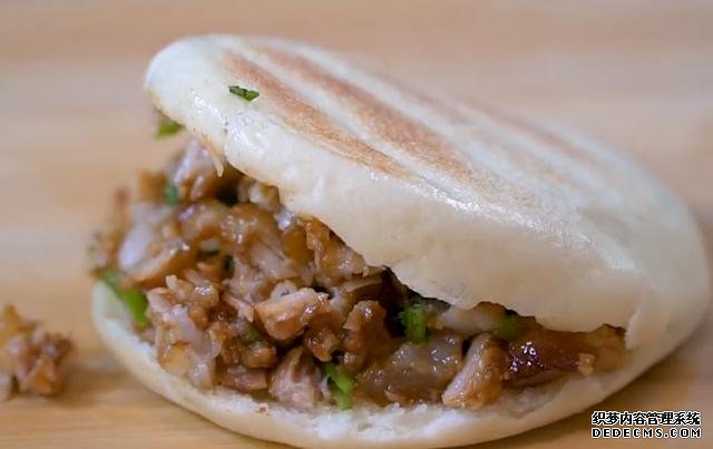 肉夾饃在家輕松做，饃香肉更香，一看就會(huì)，咋做都不廢！