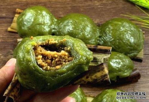 時(shí)近清明，“青團(tuán)”可不能少，油綠如玉，香糯可口，天然綠色小吃