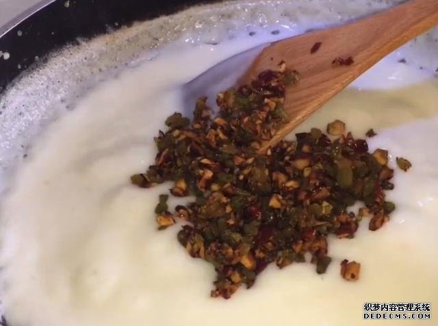 牛奶別直接喝了，教你一個(gè)新吃法，又香又甜真好吃，做法還簡(jiǎn)單