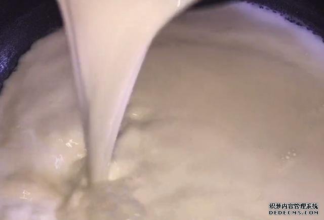 牛奶別直接喝了，教你一個(gè)新吃法，又香又甜真好吃，做法還簡(jiǎn)單