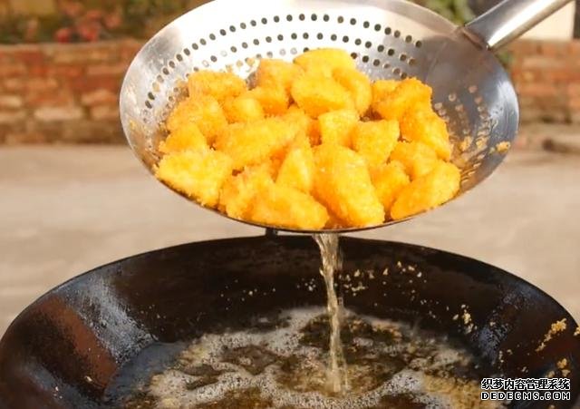 蘋(píng)果不要直接吃了，加2個(gè)雞蛋，家里來(lái)客都不怕，端上桌就被搶光