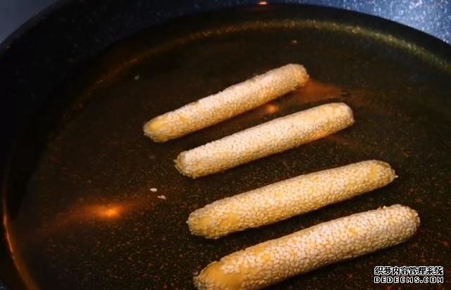 地瓜這樣做才好吃，不用煮不用燉，簡(jiǎn)單搓一搓，外酥里糯太香了