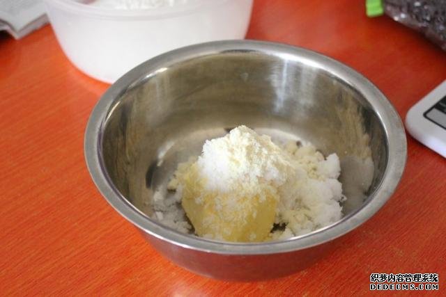 蜜豆酥，濃濃的奶香，軟軟的口感，甜蜜蜜的味道