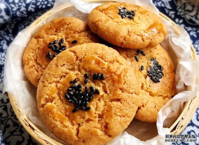 酥得掉渣的核桃酥，香味十足，在家也能做了