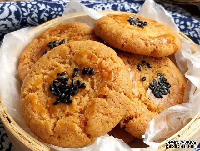 酥得掉渣的核桃酥，香味十足，在家也能做了