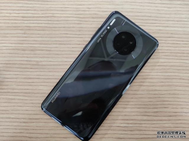 華為Mate30：我都跌成“紅米價(jià)”了，你們?cè)趺催€不買？