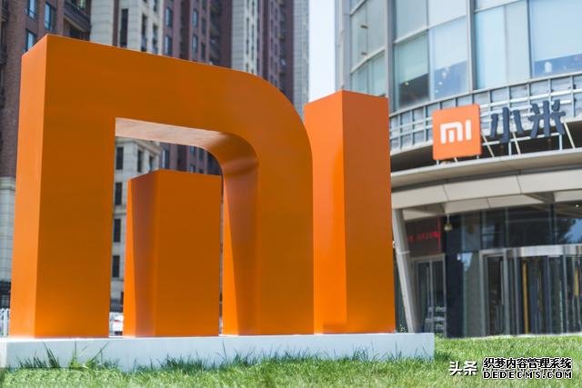 小米折疊屏手機新專利曝光：相機模組可旋轉(zhuǎn)，華而不實？