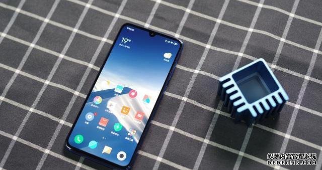 從3299跌至1998，從高端市場(chǎng)跌至千元市場(chǎng)，網(wǎng)友：價(jià)格更感人了
