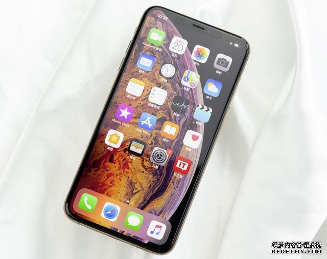 從8699跌至4699，從高端市場(chǎng)跌至中端市場(chǎng)，網(wǎng)友：終于等到了