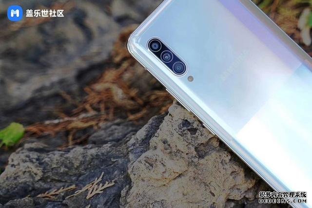 三星Galaxy A90 5G仍然在售：2699元買5G新旗艦還是買它？