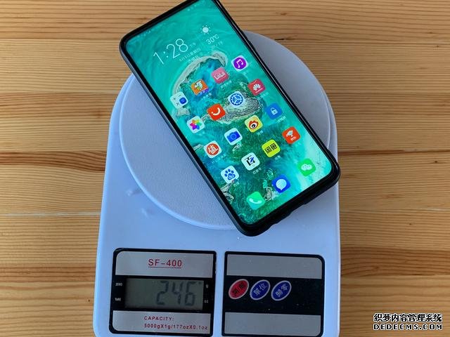 真全面屏、6400四攝、麒麟810，這四部千元機，一部比一部香