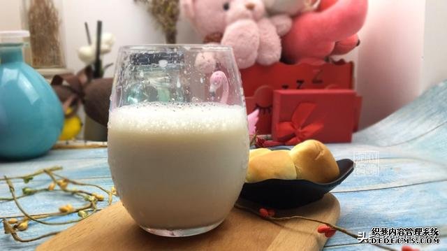 全脂、低脂、脫脂牛奶，應(yīng)該怎么選？4個(gè)知識(shí)點(diǎn)，教你正確喝牛奶